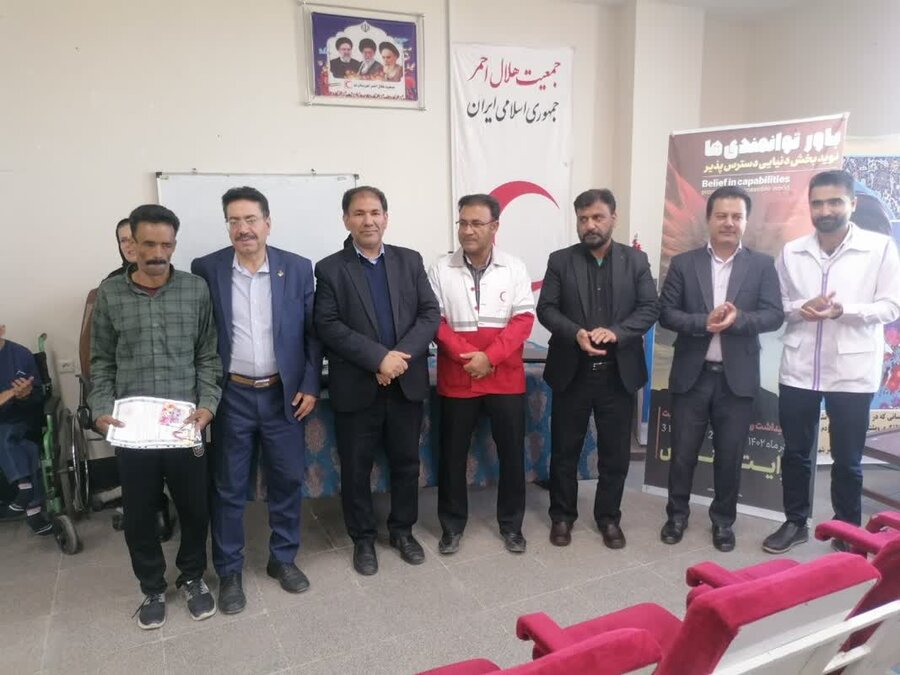 تجلیل از ورزشکاران دارای معلولیت در شهرستان بم تجلیل از ورزشکاران دارای معلولیت در شهرستان بم