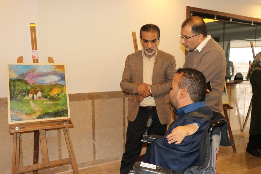 نمایشگاه آثار نقاشی هنرمند دارای معلولیت “ محمدتینونی ” افتتاح شد
