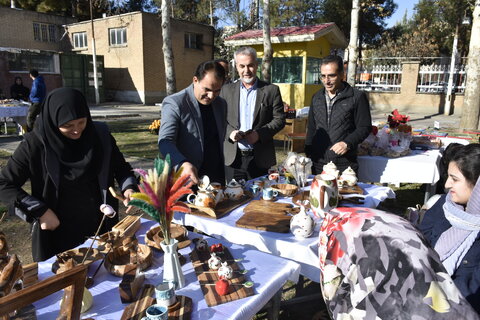 نمایشگاه محصولات مددجویان بهزیستی استان کرمانشاه برگزار شد