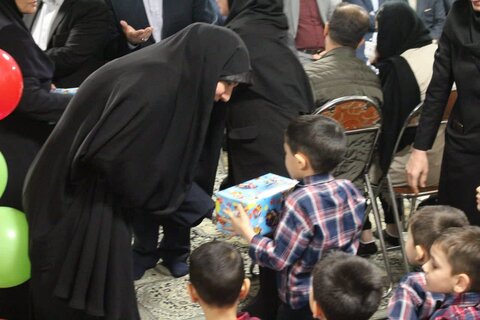 گزارش تصویری |حضور مدیرکل بهزیستی البرز همزمان با شب یلدا در جمع کودکان بی سرپرست و بدسرپرست