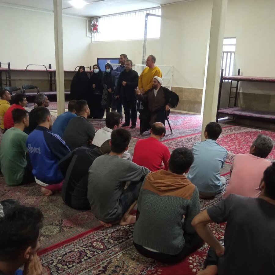 محفل انس باقرآن وترویج فرهنگ اقامه نماز در مرکز اقامتی کوتاه مدت پیشگامان نگرش سلامت