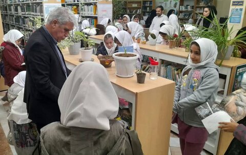 بازدید رئیس بهزیستی از کتابخانه عمومی شهرستان ماکو