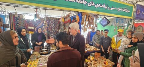 بازدید مدیرکل و معاونین بهزیستی از نمایشگاه صنایع دستی و توانمندی های جامعه هدف بهزیستی فارس