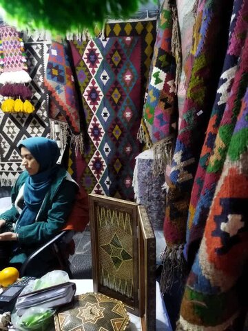 گزارش تصویری|بازدید مدیرکل و معاونین بهزیستی از نمایشگاه صنایع دستی و توانمندی های جامعه هدف بهزیستی فارس