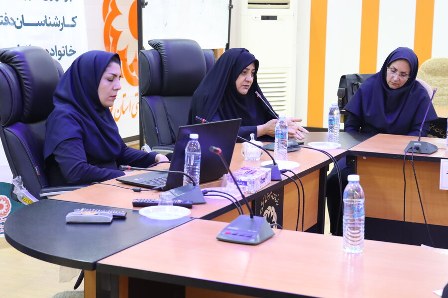 برگزاری دوره آموزشی راه اندازی و تشکیل گروه های همیار زنان سرپرست خانوار در بهزیستی استان بوشهر