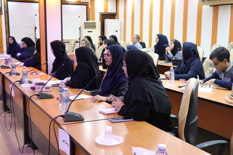 برگزاری دوره آموزشی راه اندازی و تشکیل گروه های همیار زنان سرپرست خانوار در بهزیستی استان بوشهر