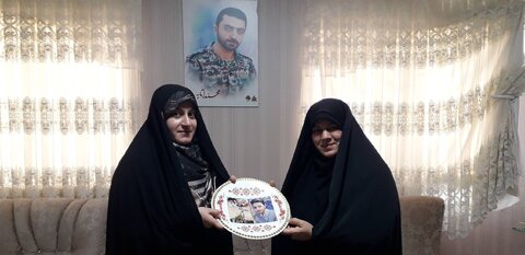 دیدار مسئولین بهزیستی گیلان با همسر شهید مدافع حرم "محمد اتابه"