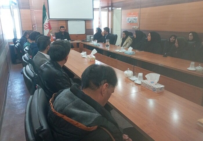 گلپایگان| نشست بصیرتی برای مشارکت حداکثری در انتخابات