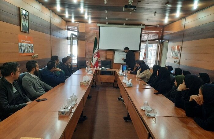 گلپایگان| نشست بصیرتی برای مشارکت حداکثری در انتخابات