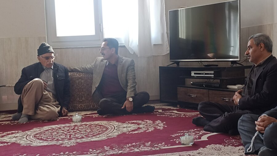 در جهت تکریم و تجلیل:
دیدار مدیرکل بهزیستی استان با خانواده شهید