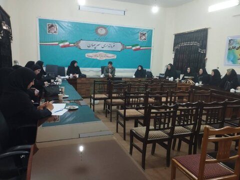 سرچهان|برگزاری جلسه فعالان حوزه زنان و بانوان روسای ادارات مصادف با گرامیداشت هفته زن