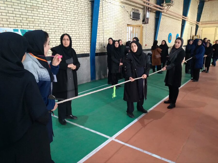 قــروه| برگزاری جشنواره ورزشی گرامیداشت هفته زن و مقام مادر
