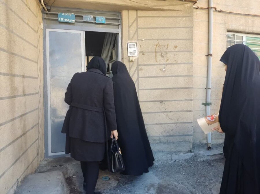 دیدار نماینده ی سپاه پاسداران کامیاران از منزل مادر سرپرست خانوار