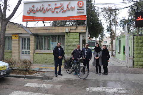 حضور دوچرخه سوارحامل پیام صلح و دوستی معلولین در اداره کل بهزیستی خراسان شمالی