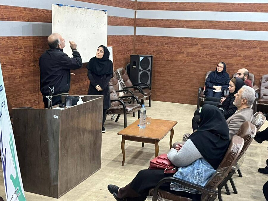 برگزاری کارگاه آموزشی زبان اشاره در اداره بهزیستی شهرستان لاهیجان