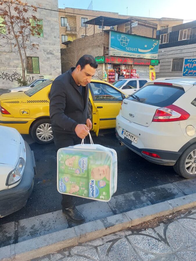 مدیرکل بهزیستی استان البرز از خانواده دارای فرزند سه قلو در فردیس تقدیر کرد