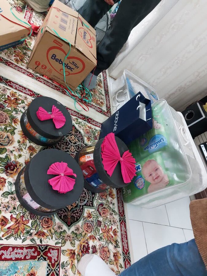 مدیرکل بهزیستی استان البرز از خانواده دارای فرزند سه قلو در فردیس تقدیر کرد