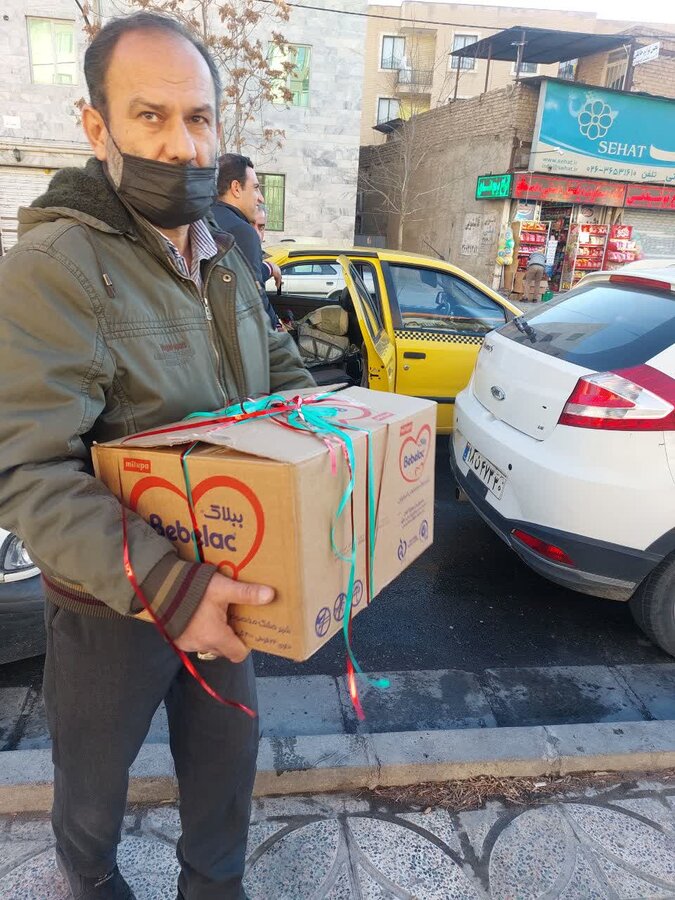 مدیرکل بهزیستی استان البرز از خانواده دارای فرزند سه قلو در فردیس تقدیر کرد