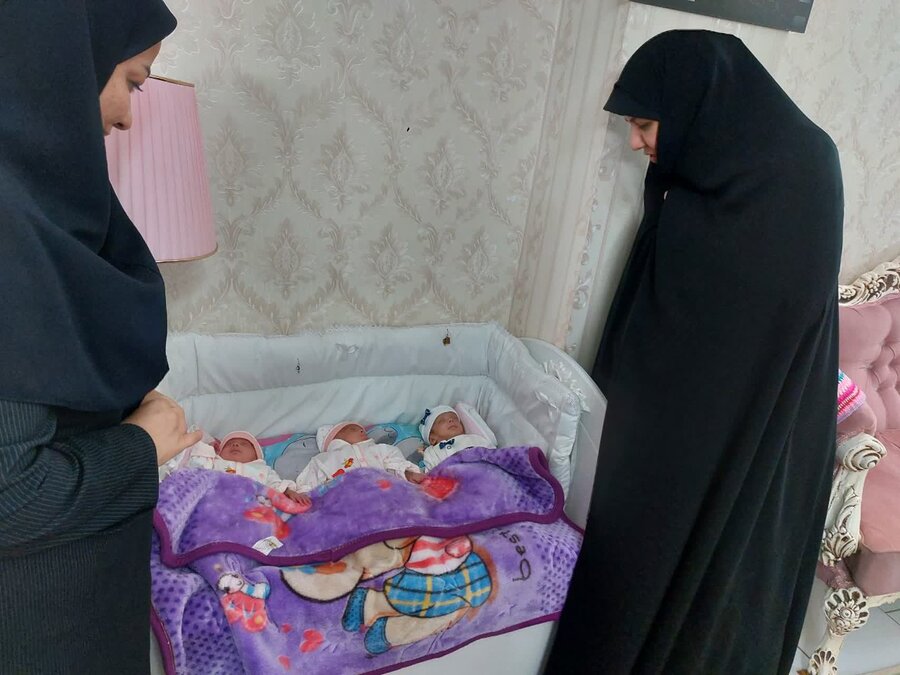 مدیرکل بهزیستی استان البرز از خانواده دارای فرزند سه قلو در فردیس تقدیر کرد