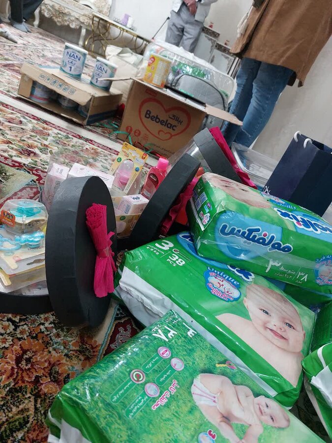 مدیرکل بهزیستی استان البرز از خانواده دارای فرزند سه قلو در فردیس تقدیر کرد