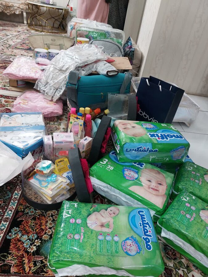 مدیرکل بهزیستی استان البرز از خانواده دارای فرزند سه قلو در فردیس تقدیر کرد