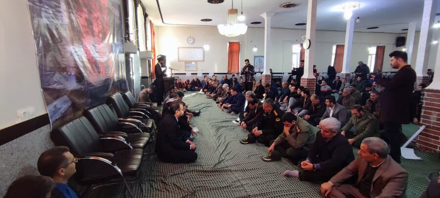 دیواندره/ دیدار استاندار و هئیت همراه با مردم شهر هزارکانیان
دیواندره/ دیدار استاندار و هئیت همراه با مردم شهر هزارکانیان