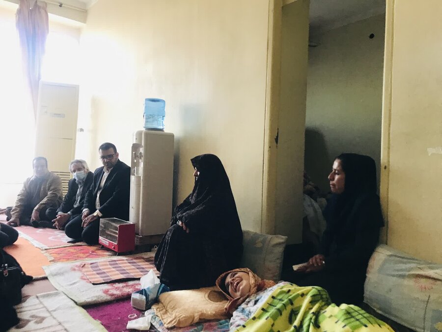 دیدار معاون سیاسی امنیتی استاندار و  سرپرست بهزیستی استان بوشهر با خانواده دارای سه فرزند معلول