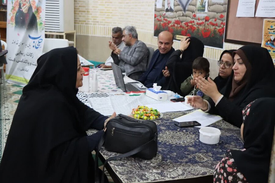 شهرستان بوشهر| برپایی میز خدمت بهزیستی شهرستان بوشهر  در مصلی نماز جمعه شهر عالیشهر