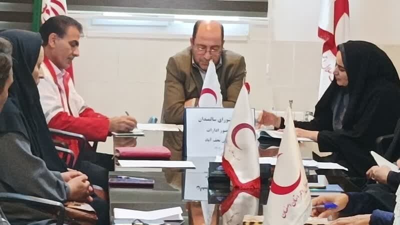 نجفآباد| سالمندان سرمایههای ارزشمند اجتماعی کشور هستند