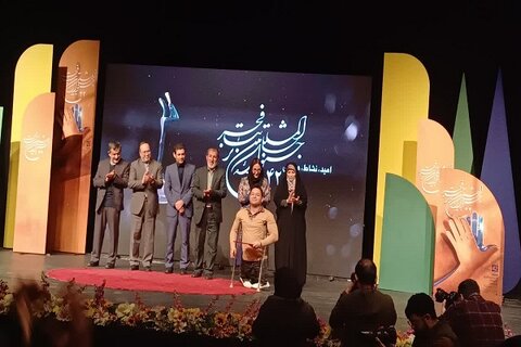نمایش خیابانی«لبخند با طعم ماسک» نماینده خراسان رضوی در جشنواره فجر
