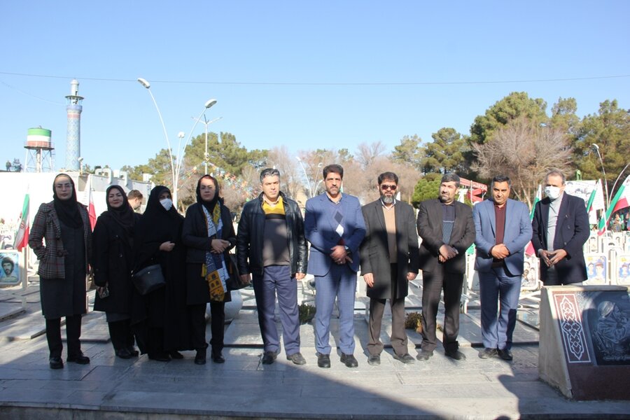 حضور مدیر کل و کارکنان بهزیستی استان اصفهان  در گلستان شهدا