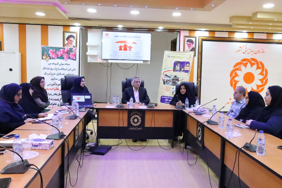 برگزاری کارگاه آموزشی توانمندسازی خانواده محور و تجلیل از خدمات مددکاران در بهزیستی استان بوشهر