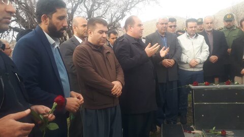 مراسم گرامیداشت ایام الله مبارک دهه فجر در کنار مزار شهداء