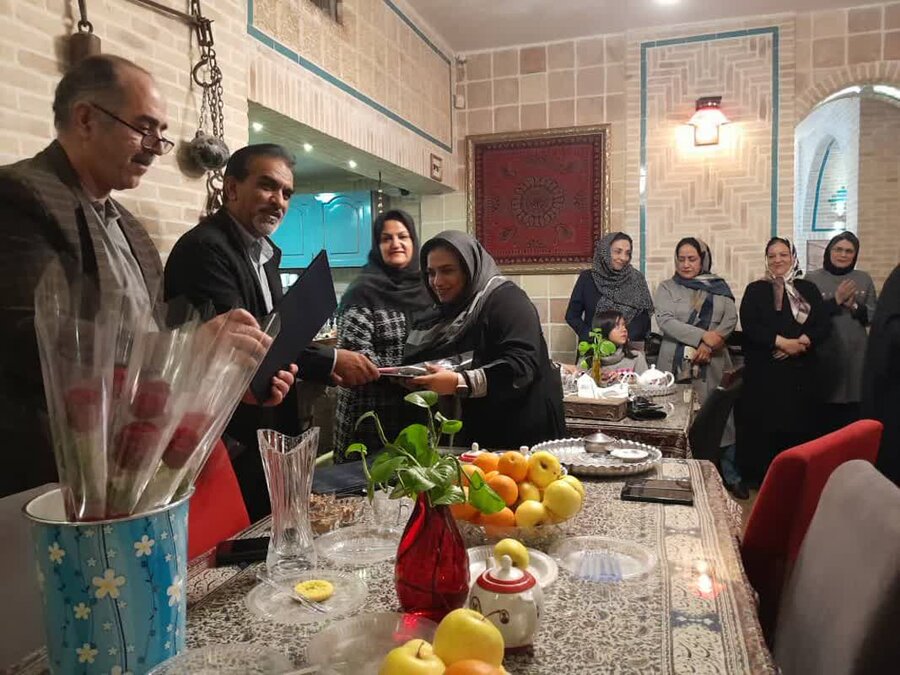 تجلیل از مددکاران مراکز مثبت زندگی کرمان