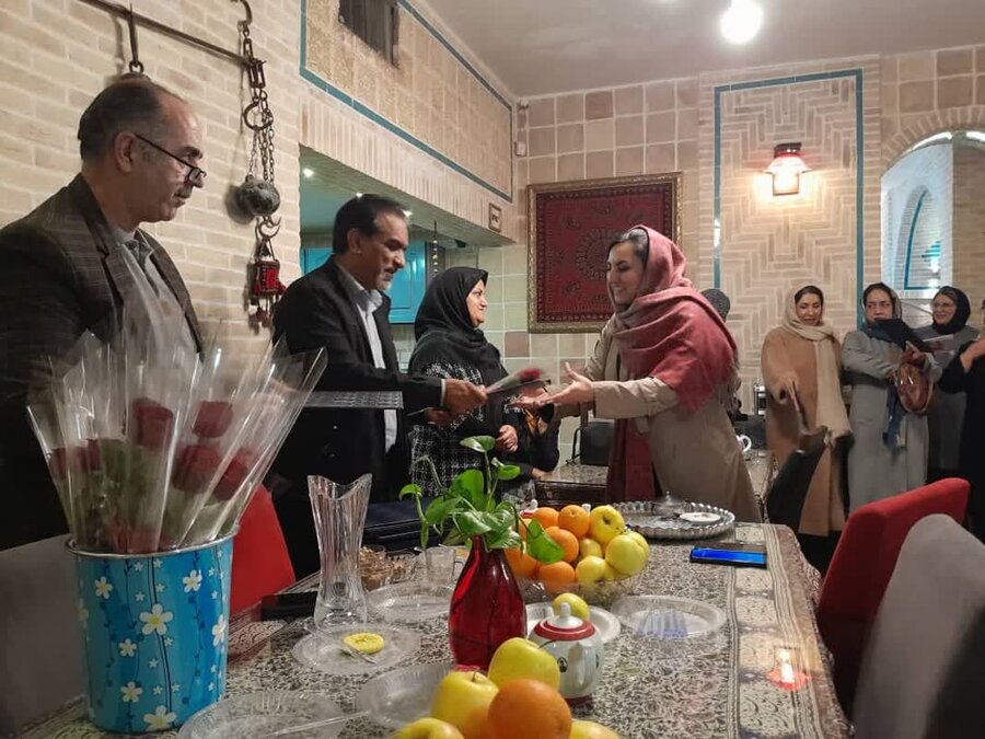 تجلیل از مددکاران مراکز مثبت زندگی کرمان