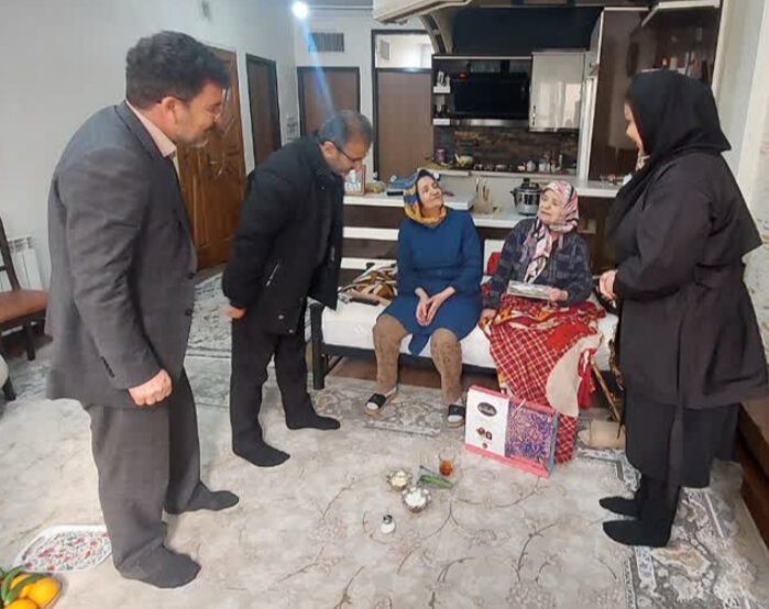 مسئول بهزیستی استان با خانواده های معزّز شهداء دیدار کردند