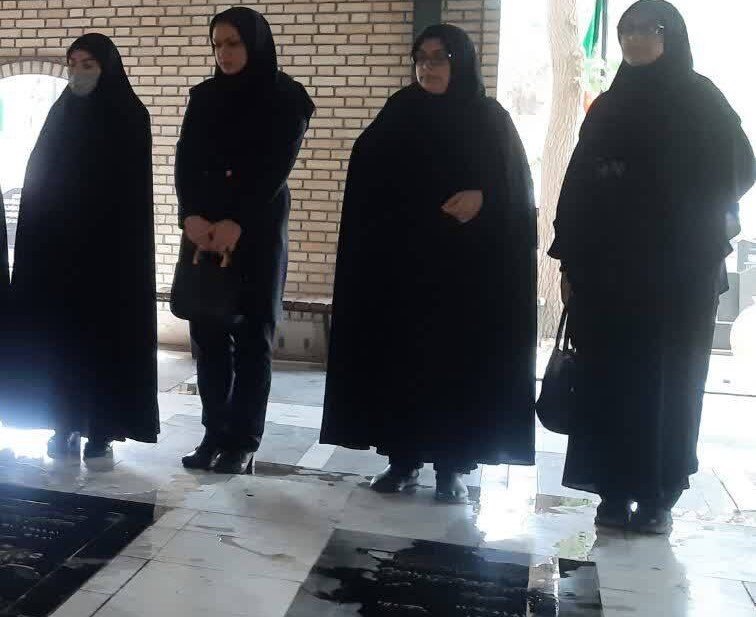 شهر قدس | غبارروبی و عطرافشانی گلزار شهدای قدس به مناسبت آغاز دهه فجر انقلاب اسلامی