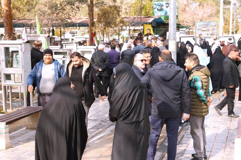 غبار روبی از مزار شهدای بهزیستی و انقلاب اسلامی