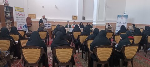 جلسه جهاد تبیین برای زنان سرپرست خانوار در شهر محمودآباد توسط بهزیستی شاهین دژ