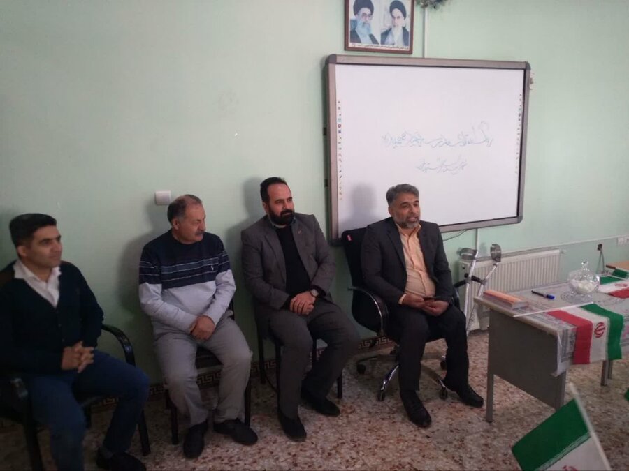 مراسم جشن انقلاب در مدرسه استثنایی شهید فهمیده اشتهارد برگزار شد