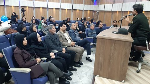 شهریار | برگزاری کارگاه آموزشی پیشگیری از آسیب های فضای مجازی به مناسبت دهه مبارک فجر