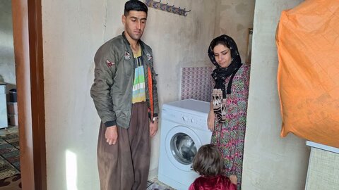 سقز/ اهدای یک دستگاه ماشین لباسشویی به خانواده نیازمند