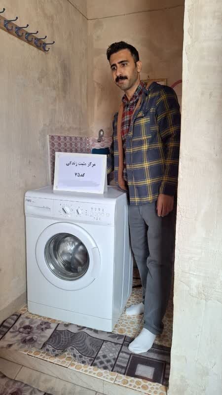 سقز/ اهدای یک دستگاه ماشین لباسشویی به خانواده نیازمند
 