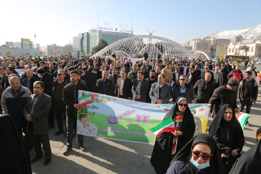 تجلی حضور کارکنان و جامعه هدف سازمان بهزیستی استان کردستان در راهپیمایی ۲۲ بهمن