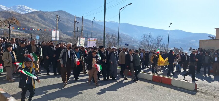تجلی حضور کارکنان و جامعه هدف سازمان بهزیستی استان کردستان در راهپیمایی ۲۲ بهمن