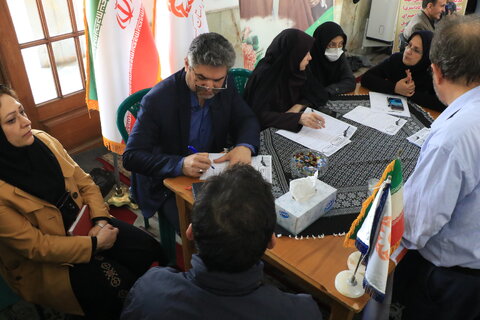 برپایی میز خدمت جهادی بهزیستی گیلان و سایر دستگاه‌های اجرایی در مصلی امام خمینی(ره) رشت