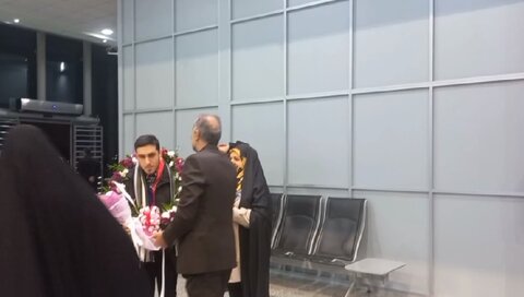 استقبال از روشندل گیلانی و حافظ کل قرآن کریم در شهرستان رشت