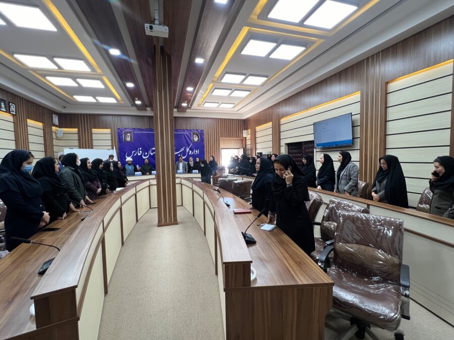 اولین نشست تخصصی مشترک بهزیستی و دانشگاه شیراز با موضوع دوران نوجوانی،آسیب ها و نقش خانواده برگزار شد