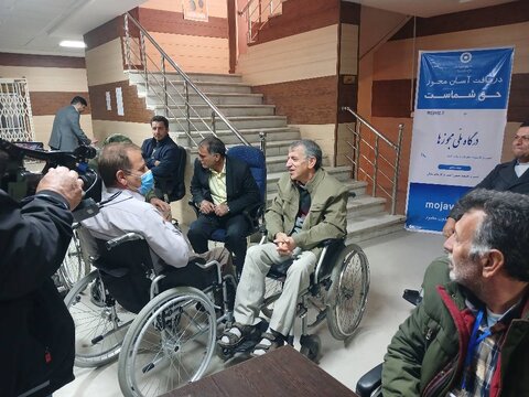 گزارش تصویری| حضور افراد دارای معلولیت در شعبه اخذ رای مناسب سازی شده ایلام