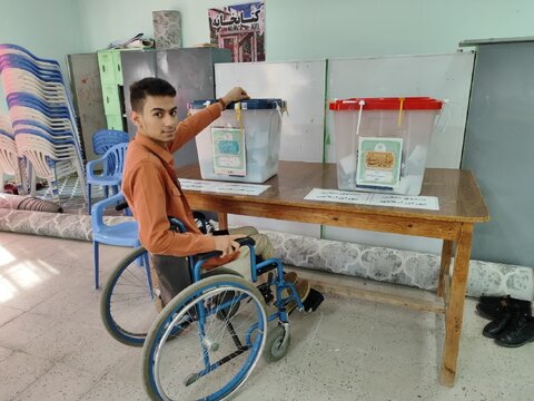 گزارش تصویری| حضور پر شور کارکنان، افراد دارای معلولیت، نابینایان ، سالمندان و جامعه هدف بهزیستی استان بوشهر در پای صندوقهای رأی